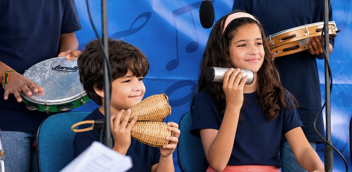 Crianças da Casa do Zezinho participam de atividade musical educativa