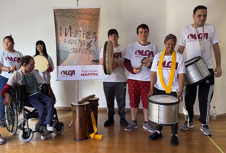 Instituto Olga Kos Inclusão social com oficinas adaptadas para pessoas com e sem deficiência