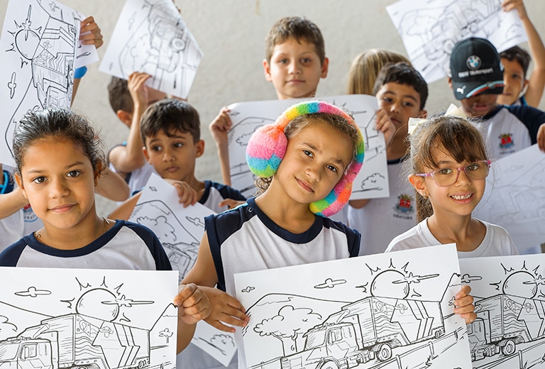 Formar crianças e jovens conscientes, responsáveis e solidários é investir no futuro da sociedade